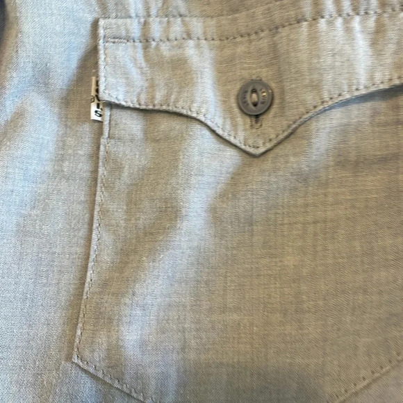 Levi’s pale blue button up top Medium - Picture 6 of 6